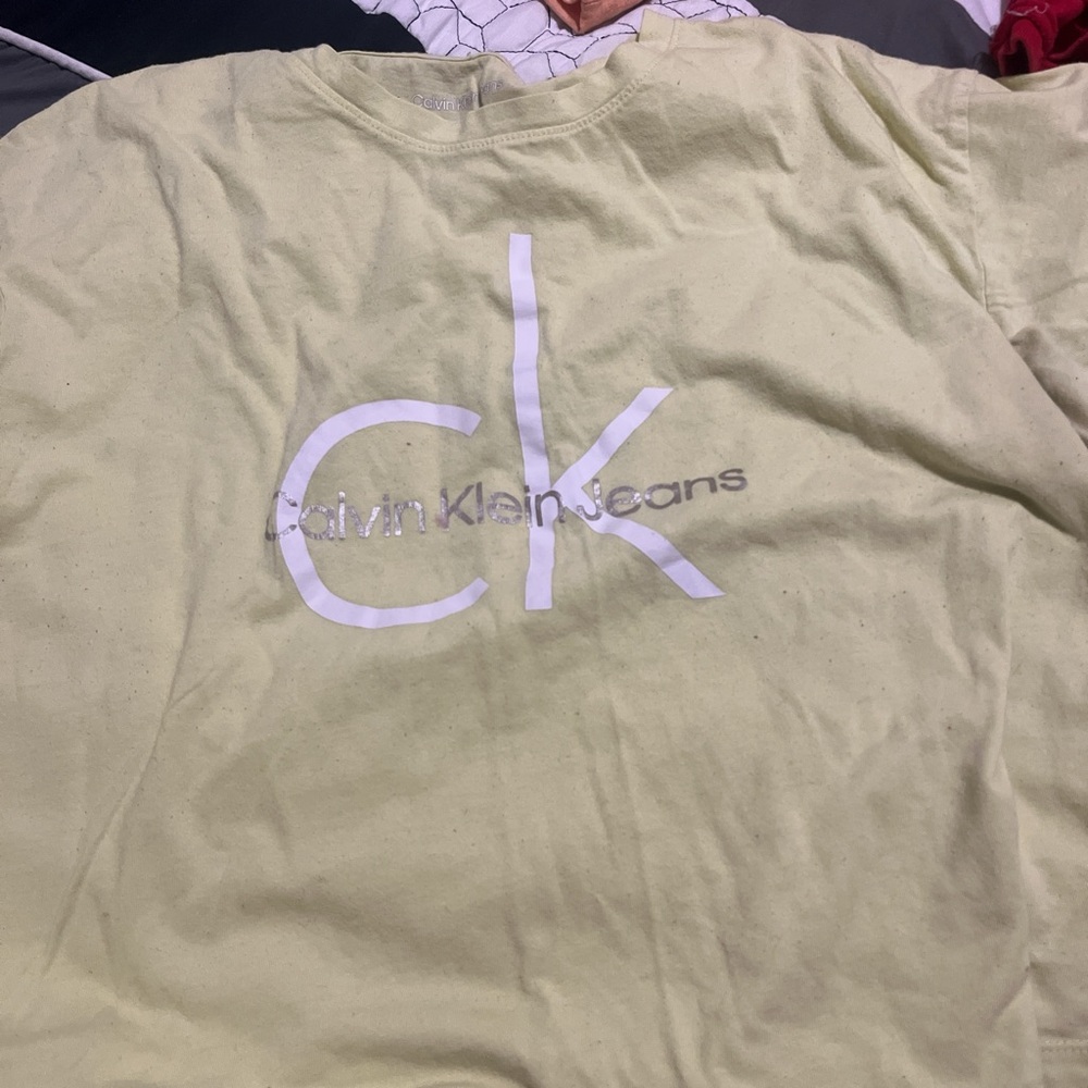 Calvin Klein cropped tee no flaws but underarms have slight staining (pictured)